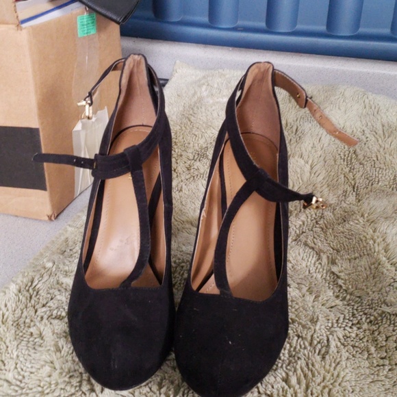 Shoes - Picture 2 of 2